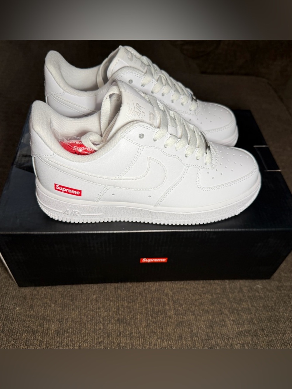 Nike Air Force 1 Low
Supreme White